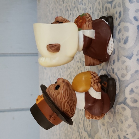 Thanksgiving Salt and Pepper Vintage Hallmark Chipmunks Salt & Pepper - Picture 4 of 12